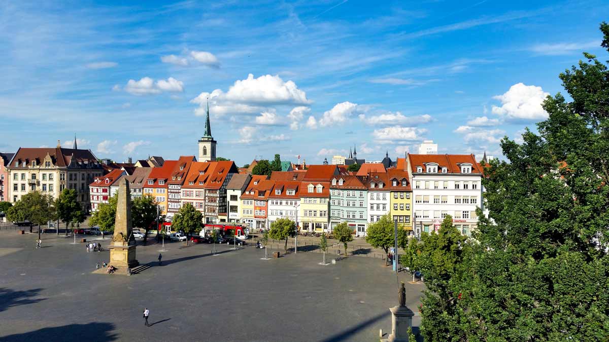 Der Erfurter Domplatz: 20 Autominuten voin Ihrem Hotel in Dachwig entfernt, ist dies der zentrale Treffpunkt.